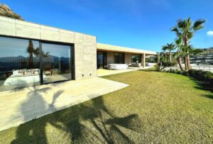 Luxury 5-Bedroom Seafront Villa in Yalıkavak