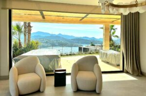 Luxury 5-Bedroom Seafront Villa in Yalıkavak