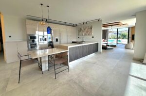 Luxury 5-Bedroom Seafront Villa in Yalıkavak